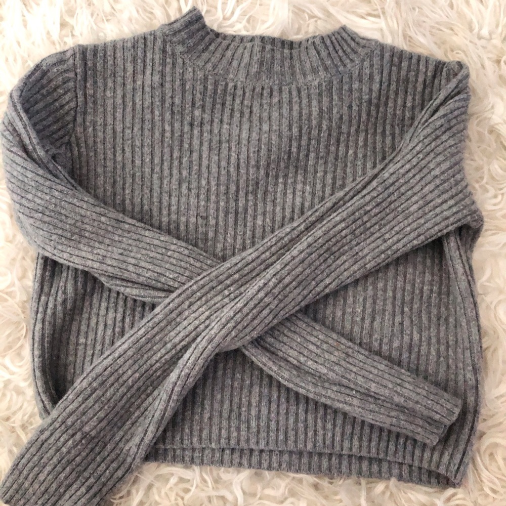 Brandy Melville sweater